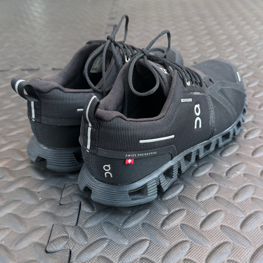 ON Cloud Waterproof Women’s Running Shoes Size W 8 - Picture 9 of 11